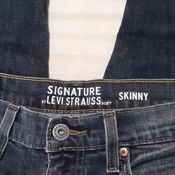 SIGNATURE LEVI'S SKINNY , STRETCH SIZE 30 WOMENS - Picture 3 of 8